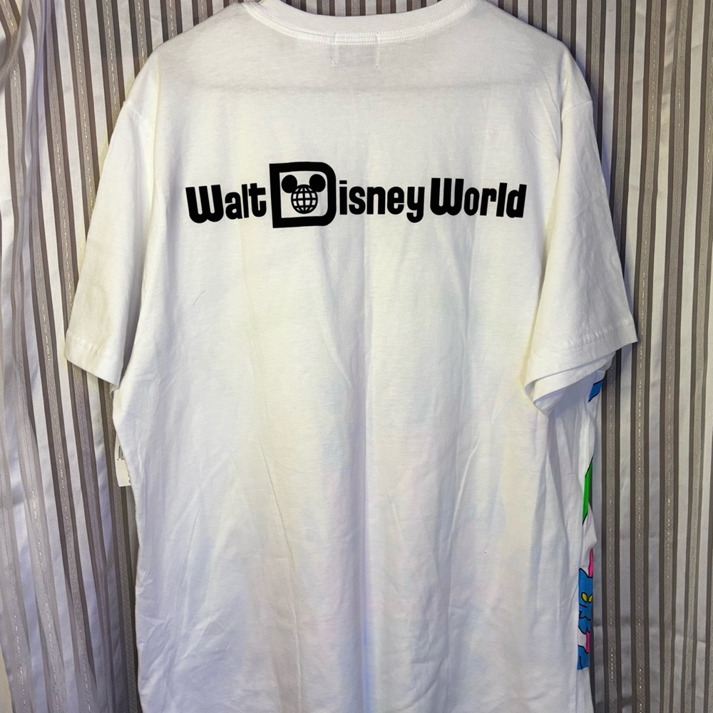 🤩🤩DISNEY Parks NEON 2024 T-shirt NWT - Picture 3 of 4
